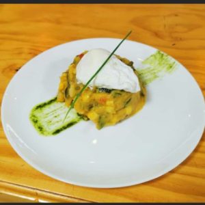 Charquicán de verdura con huevo escalfado
